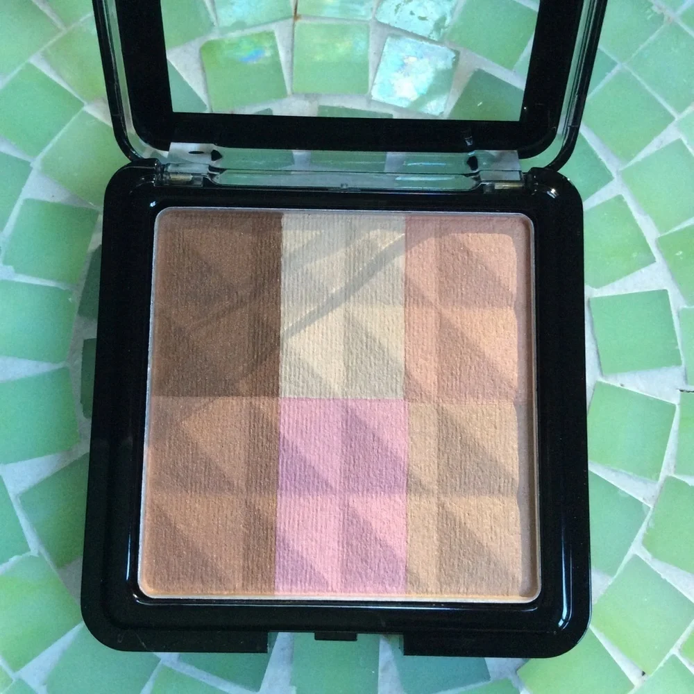 NYX Radiant Finishing Powder